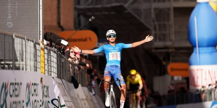 Maglia Azzurra para México: Del Toro manda en la Tirreno