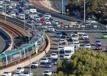 IEA llama a cambiar hábitos ante crisis petrolera sin precedentes