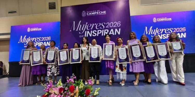 Reconocen a 12 campechanas con el premio “Mujeres que Inspiran 2026”
