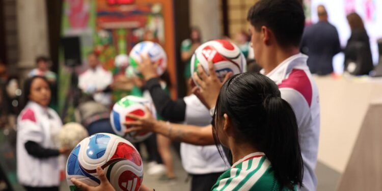 México busca Récord Guinness con la clase de fútbol más grande del mundo