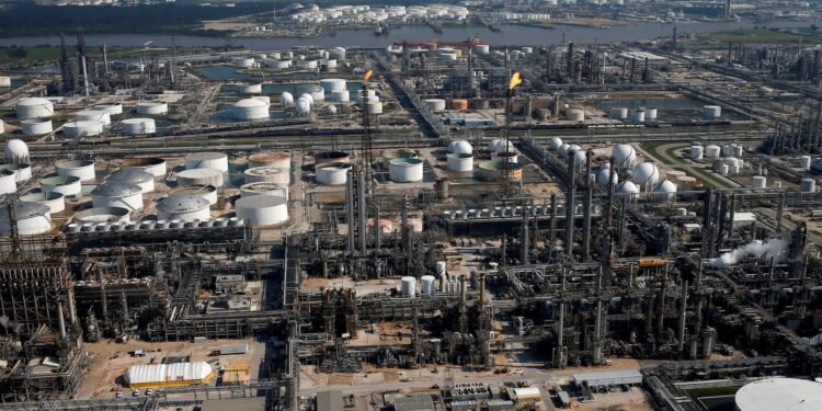 Pemex contiene derrame de diésel en Deer Park; activa protocolos de emergencia