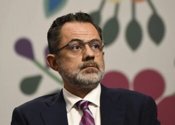 Lona de advertencia en Amecameca: diésel rebasa acuerdo de 28 pesos por litro