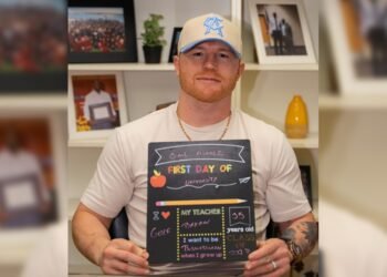 Saúl “El Lic.” Álvarez da lección de vida: regresa a estudiar y se roba las redes