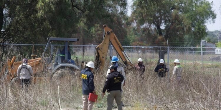 Se les cae el túnel; 4 huachicoleros están atrapados en una excavación irregular