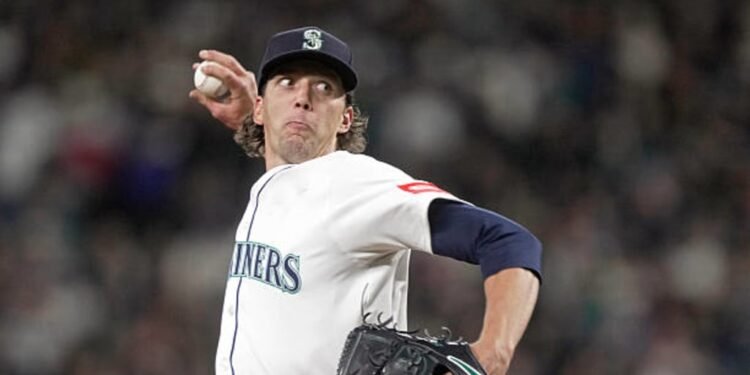 ¡De no creerse! Línea de 107 mph terminó dentro del jersey de Logan Gilbert en MLB