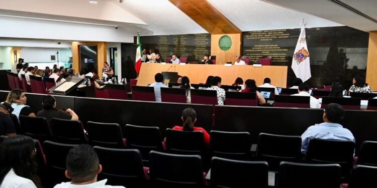 Congreso de Campeche avala cambios de austeridad y desata choque con PRI y PAN