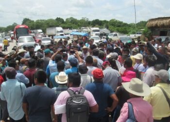 Bloqueo total en la 186: cinco comunidades exigen diálogo con Guardia Nacional