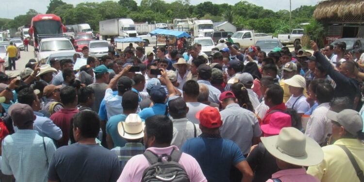 Bloqueo total en la 186: cinco comunidades exigen diálogo con Guardia Nacional