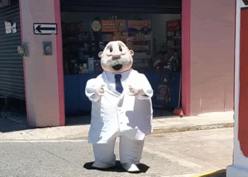 Dr. Simi no decepciona. Así se robó el show en el festejo del Día del Niño