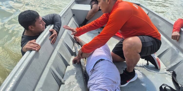 Marina salva a hombre al borde del ahogamiento en Champotón