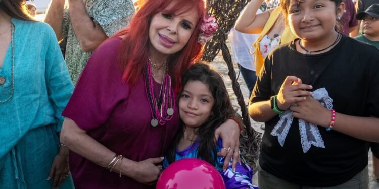 “Mis sobrinos queridos, gracias”; estas palabras le dedicó a la niñez Layda Sansores