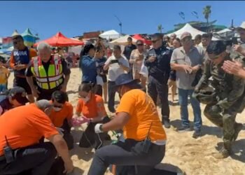 Rescate en San Felipe: marino evita una tragedia en playa El Malecón