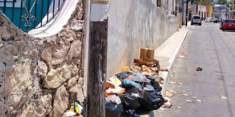 Santa Lucía se cansa de la basura; exigen orden a comercios y habitantes