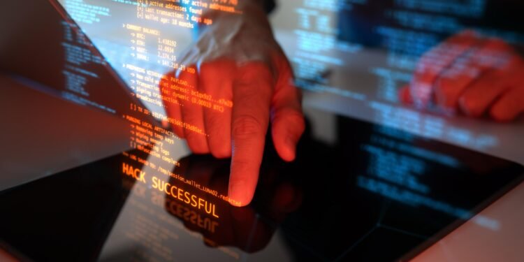 Alertan por fraudes tras hackeos a instituciones públicas en México