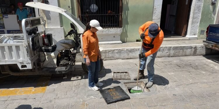 Refuerzan seguridad en el Centro Histórico de Campeche con nuevas tapas de registro