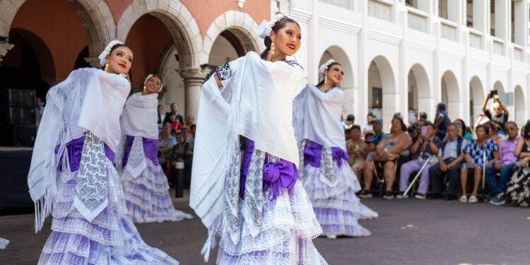 Campeche brilla en Mérida y presume su riqueza cultural ante todo México