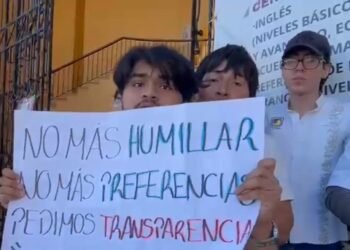 Conflicto en la Escuela de Turismo escala a protesta; estudiantes exigen destitución de director