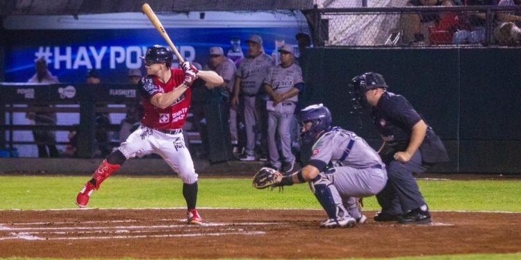 Piratas arrasan en casa y apagan a Tigres en el arranque