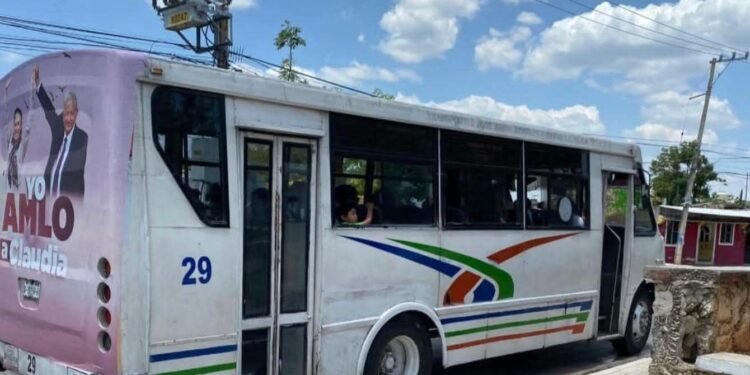 Suben el pasaje… pero sin permiso en “José María Morelos y Pavón”