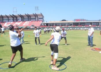 Campeche se lanza al diamante con clase masiva de béisbol