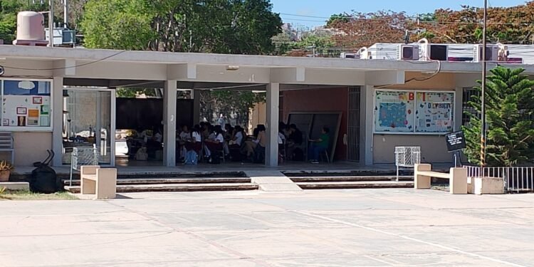 Refuerzan seguridad en Secundaria 7; descartan hechos de violencia dentro del plantel
