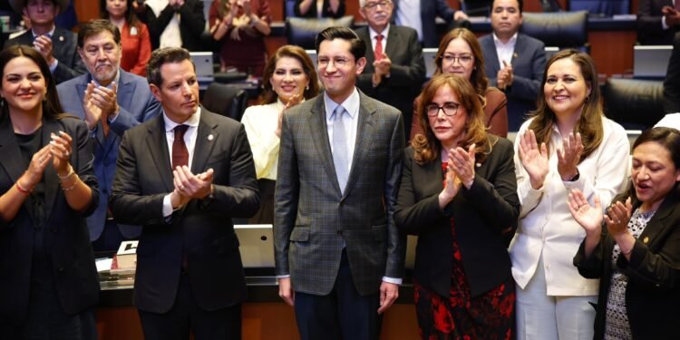 Con respaldo plural, Senado da luz verde a Roberto Velasco en la SRE