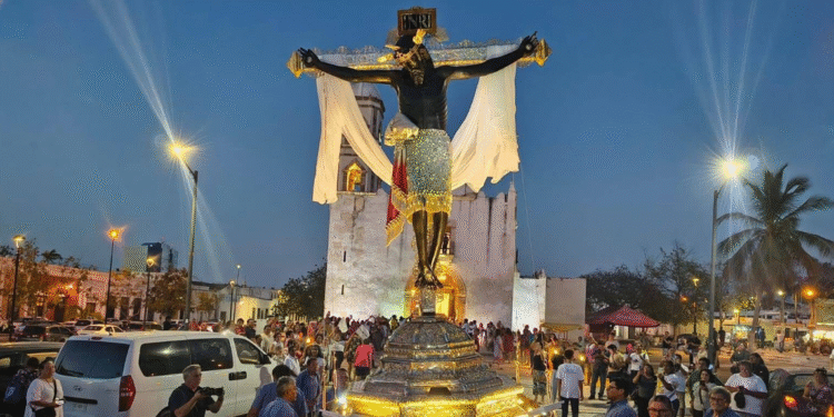 Regresa el Cristo Negro de San Román y revive la fe. Así, feligreses lo celebraron