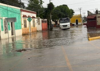 Lluvias generan encharcamientos y activan alerta vial