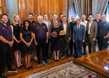 Padres y Dbacks arrancan fiesta MLB en México con visita a Palacio Nacional