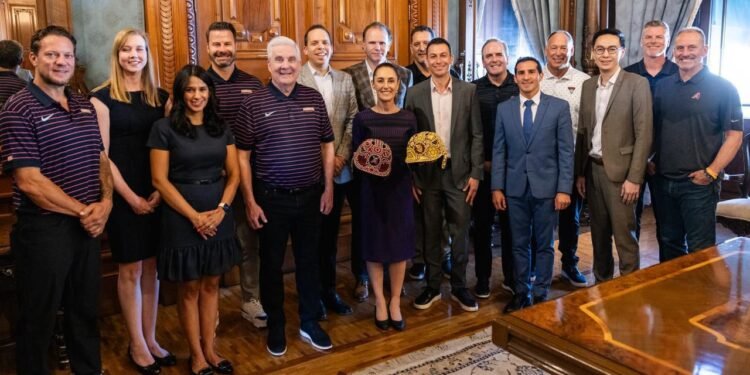 Padres y Dbacks arrancan fiesta MLB en México con visita a Palacio Nacional