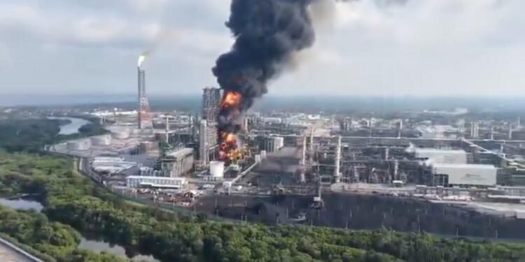 Emergencia en Dos Bocas queda bajo control: Sheinbaum