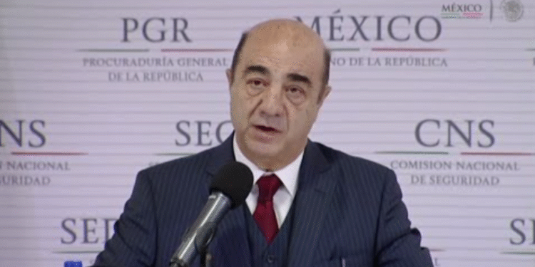 Hospitalizan a Murillo Karam, exprocurador ligado al caso Ayotzinapa