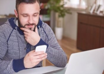 Ciberdelincuentes suplantan al SAT para robar datos bancarios, evita ser víctima