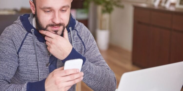 Ciberdelincuentes suplantan al SAT para robar datos bancarios, evita ser víctima