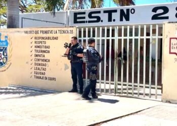 Estalla el terror en secundaria: detonan petardo y desatan caos