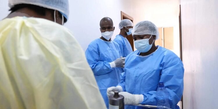 ¿Ébola fuera de control? los hospitales del Congo colapsan y el mundo entra en alerta