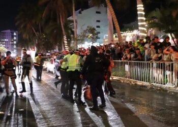 Acamoto 2026 estalla en caos: Guardia Nacional se enfrenta a motociclistas