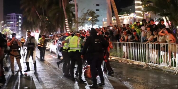 Acamoto 2026 estalla en caos: Guardia Nacional se enfrenta a motociclistas