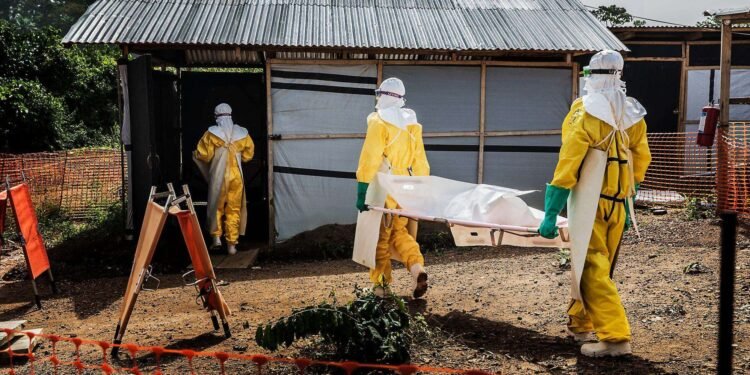 Ébola revive emergencia en Congo; crece temor por expansión del brote