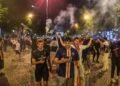 Bengalas, humo y enfrentamientos: la celebración del PSG se sale de control