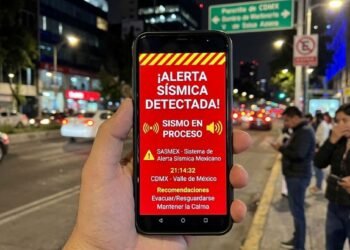 ¿Tu celular no sonó? No eres el único. Esto pasó con la alerta durante el sismo