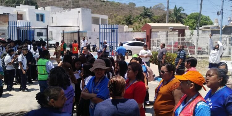 Hallan cartucho útil y escrito amenazante dentro de este plantel educativo