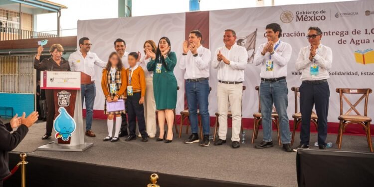 Coca-Cola FEMSA lleva agua a su escuela número mil y la meta sigue creciendo