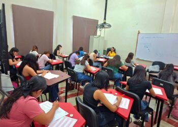 ¿Lograrán un lugar? Jóvenes presentan examen para el Instituto Campechano