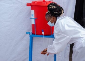 Ébola se agrava en África; 220 muertes sospechosas, más de 900 casos y OMS advierte que “podría empeorar”