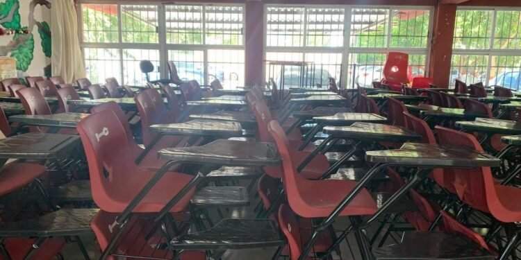Escándalo en secundaria: desaparecen más de 76 mil pesos de cuotas escolares