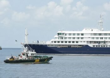 Evacúan crucero por brote de hantavirus; pasajeros llegan a hospitales en Europa