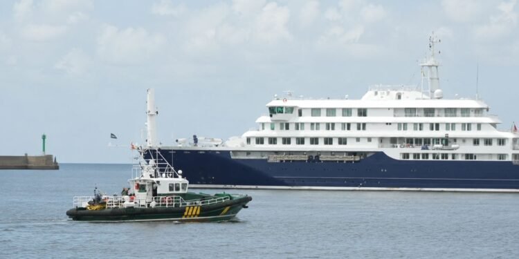 Evacúan crucero por brote de hantavirus; pasajeros llegan a hospitales en Europa