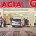 Iba a la farmacia… y terminó adentro con todo y camioneta. Esto pasó
