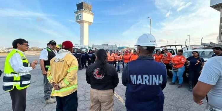 Aeropuerto bajo amenaza: brigadistas luchan contra feroz incendio